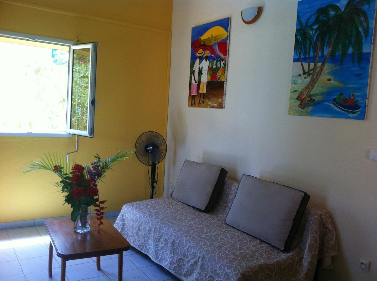 Au Village De Menard Saint-Louis Ngoại thất bức ảnh